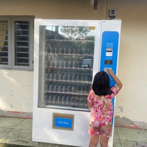 lap-dat-may-ban-nuoc-tu-dong-tai-truong-hoc-giai-phap-tien-loi-va-hien-dai