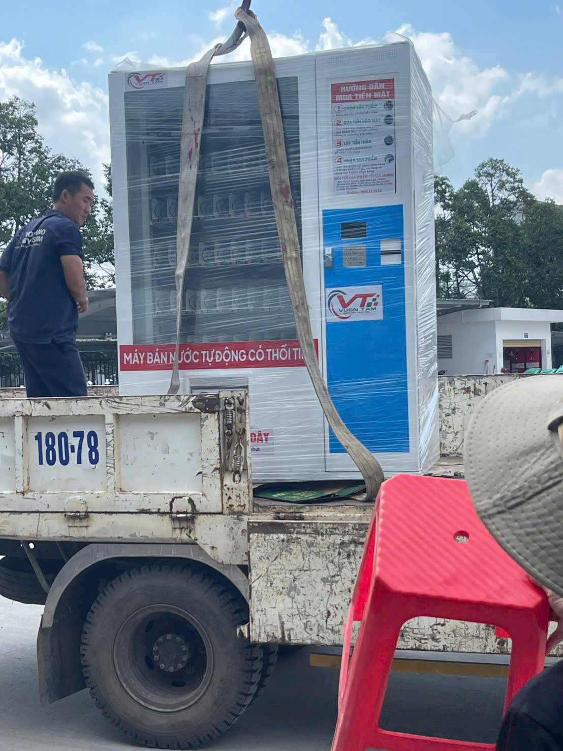 Máy bán nước tự động
